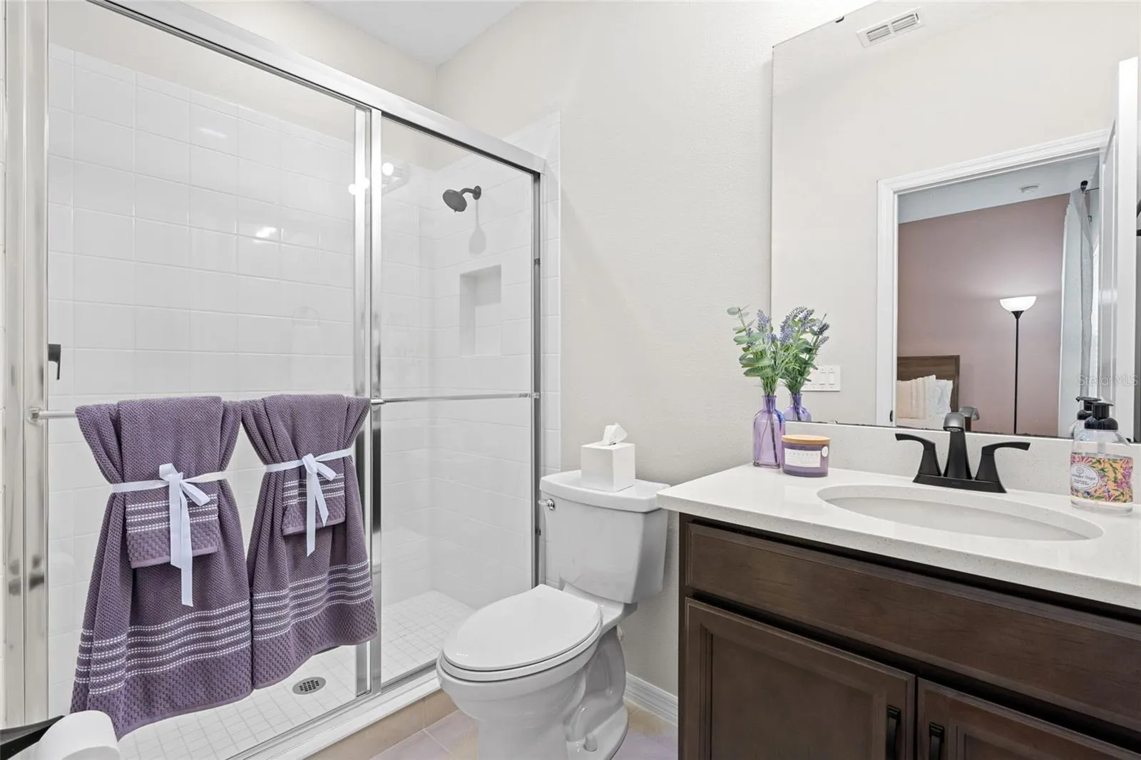 Second full/en-suite bath.
