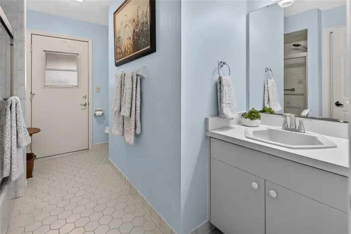 2nd Bathroom