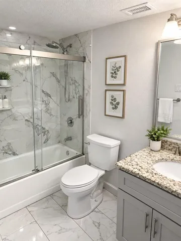 Bathroom with shower tub