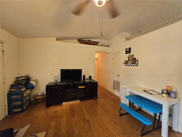 Livingroom &amp; hall