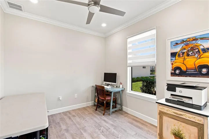CROWN MOLDING