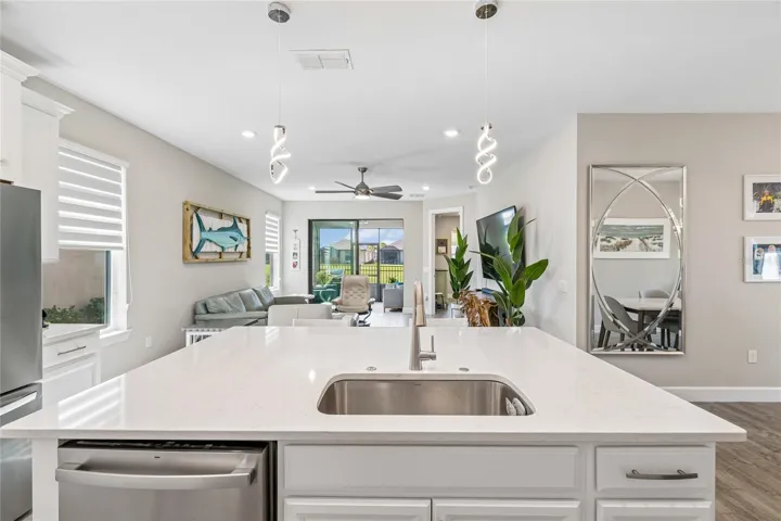 PENDANT LIGHTS