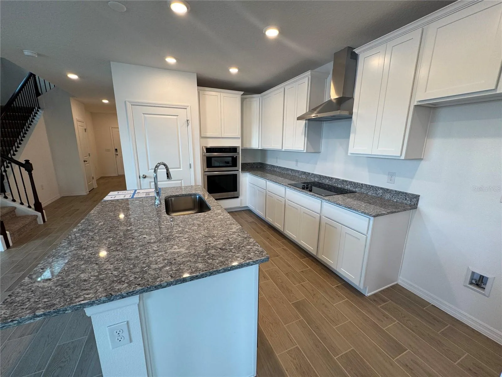 Large Island with granite countertops