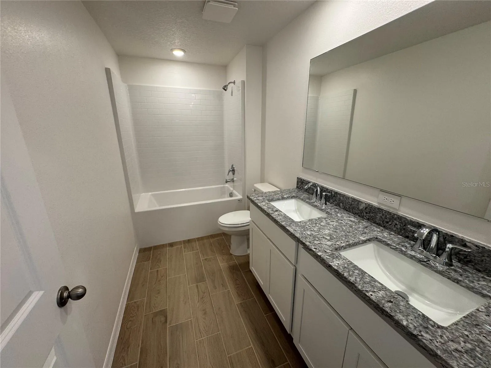 Secondary Bath with dual sinks