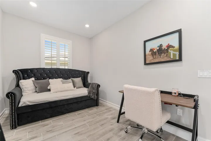 FLEX ROOM/OFFICE