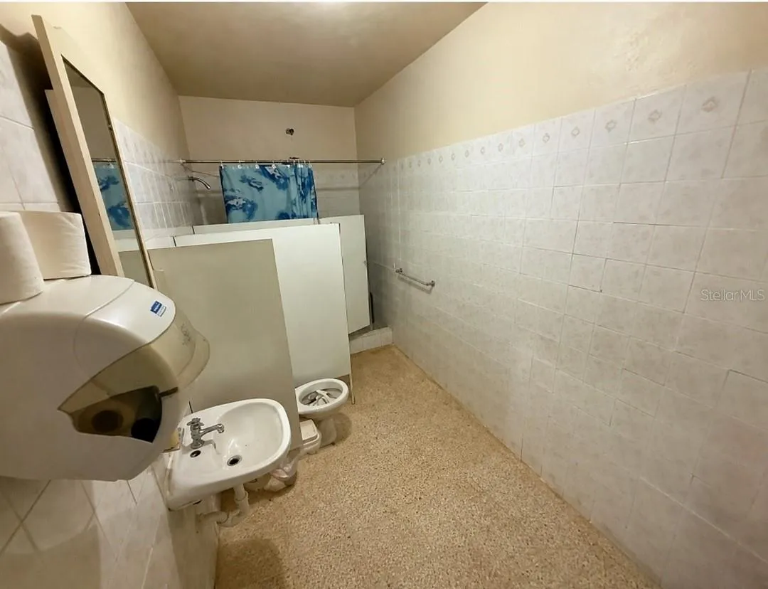 Baño caballeros nivel inferior