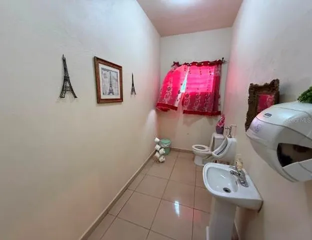 Baño de damas nivel inferior