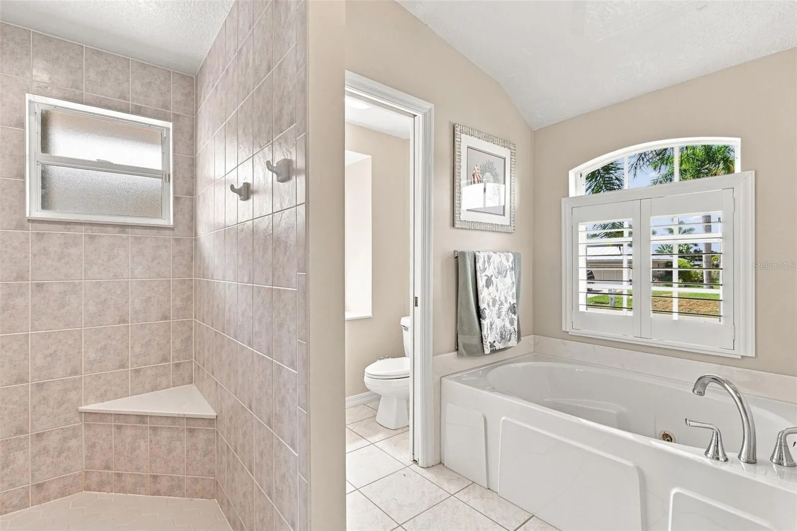 Primary Ensuite with Soaking Tub &amp; Walk In Shower