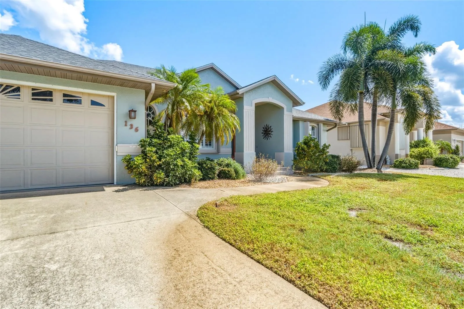 Inviting Florida Style Curb Appeal