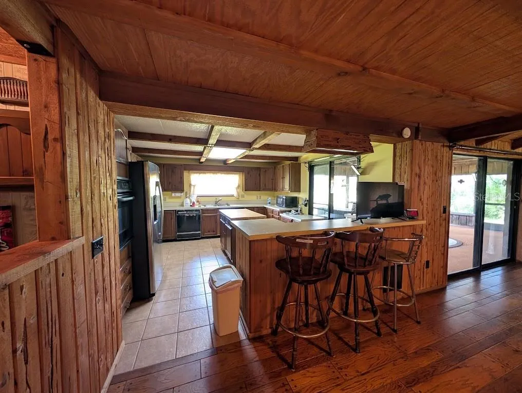 BREAKFAST BAR