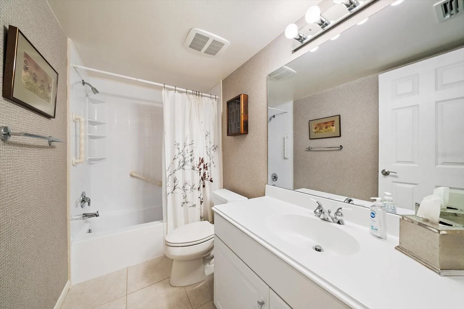 Bathroom 2 with a shower/tub combo