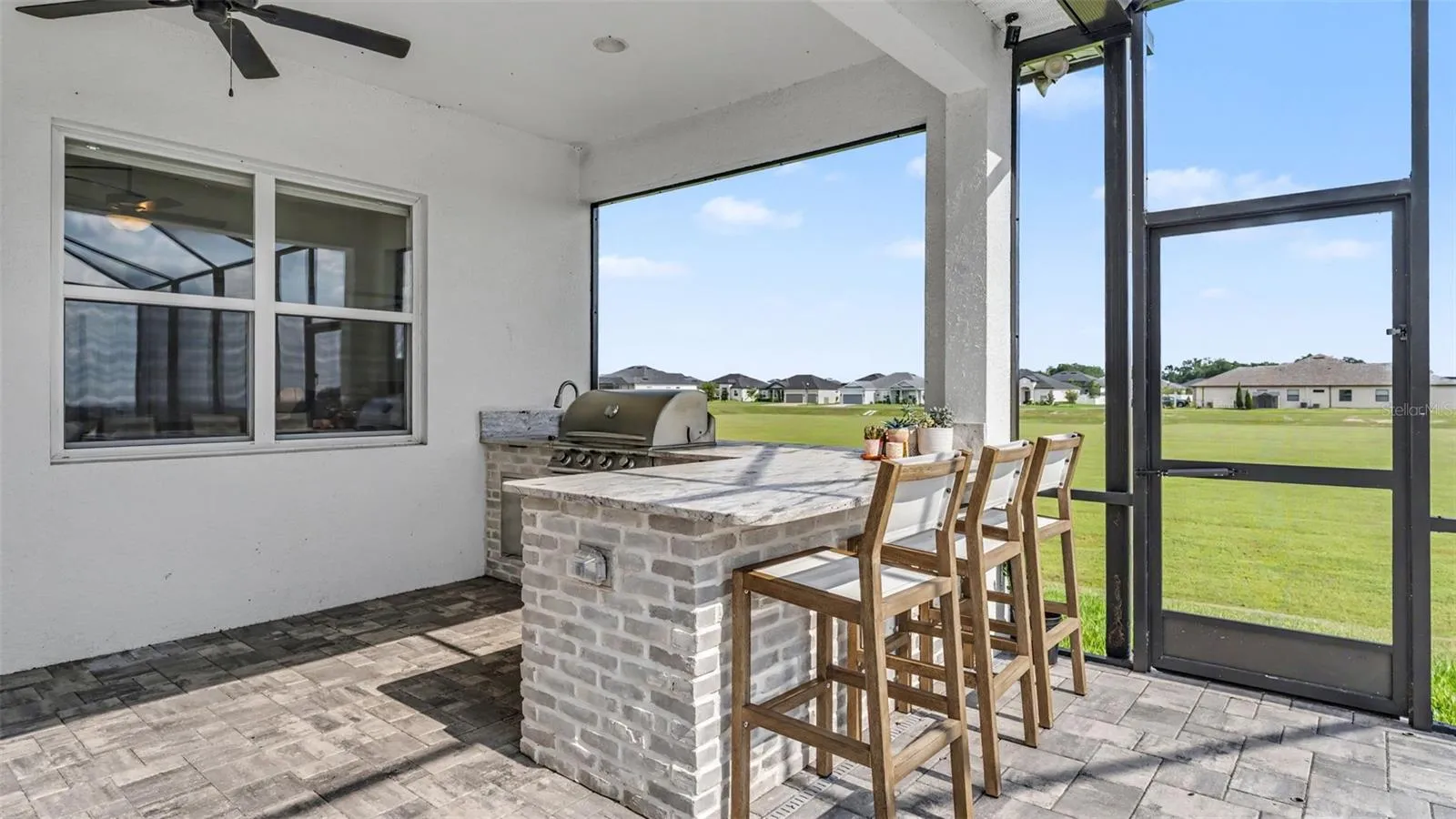 Outdoor Kitchen with Grill