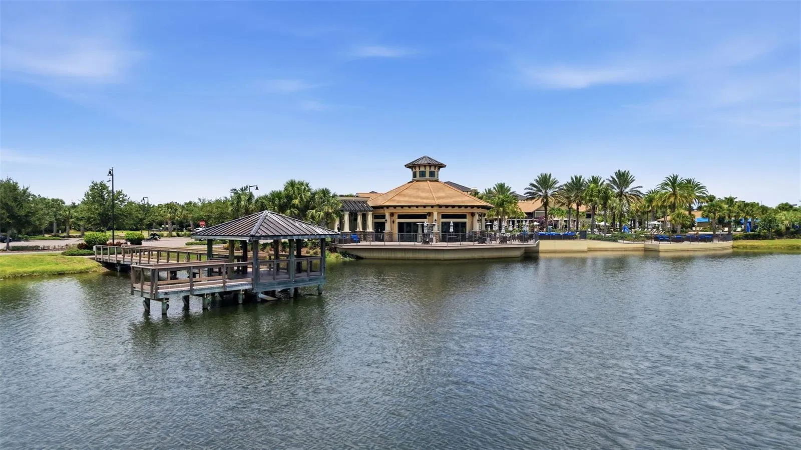Clubhouse dock & restaurant