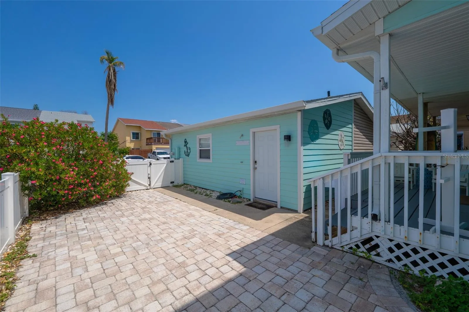 Detached Garage