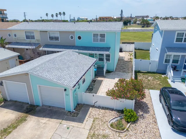 Detached Garage &amp; Driveway