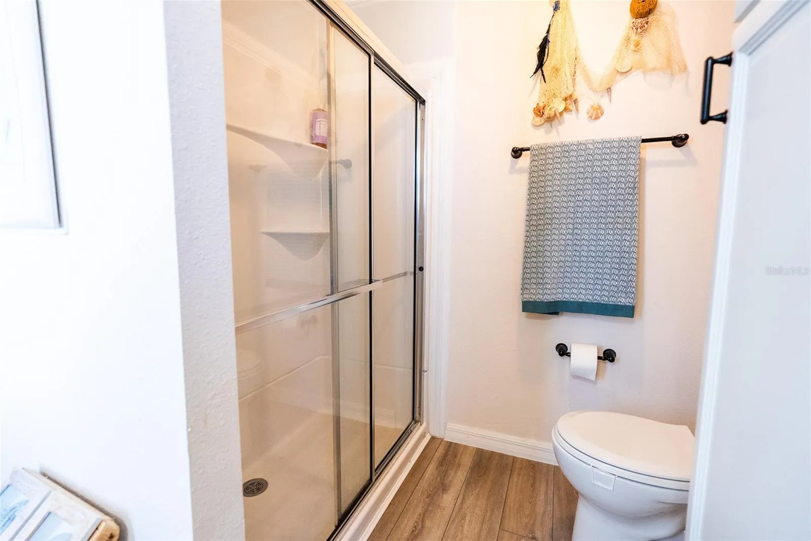 MASTER ON- SUITE BATH