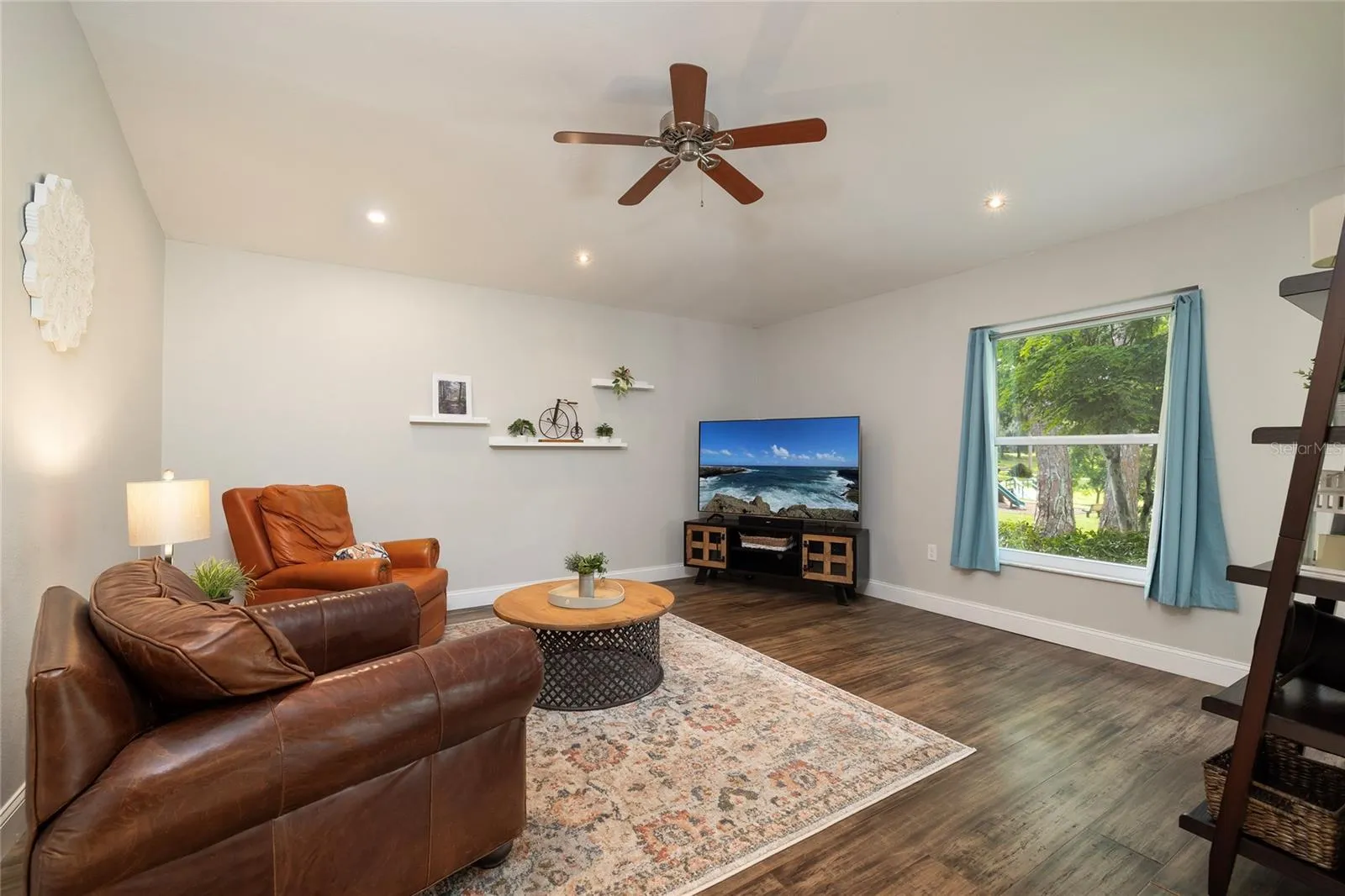 Bonus Room or can be a 4th bedroom with some mocifications