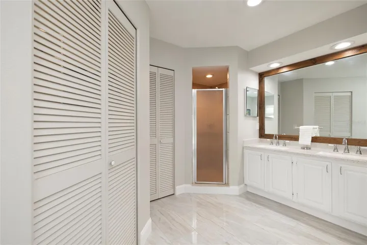 Owners suite has a soaking tub and seperate shower.