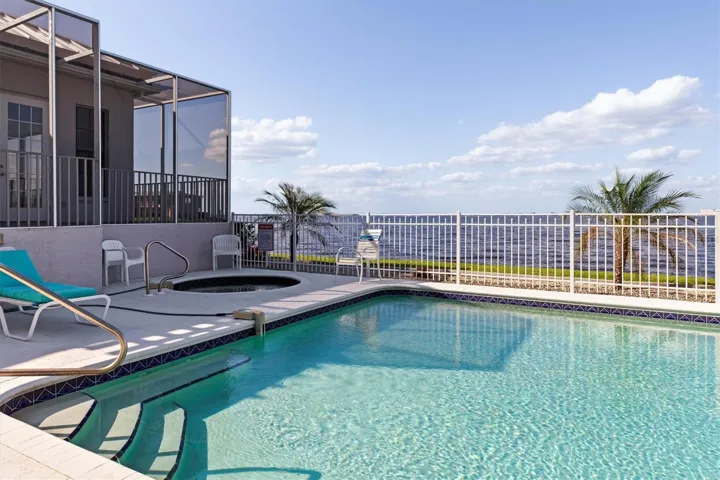 Heated pool &amp; spa