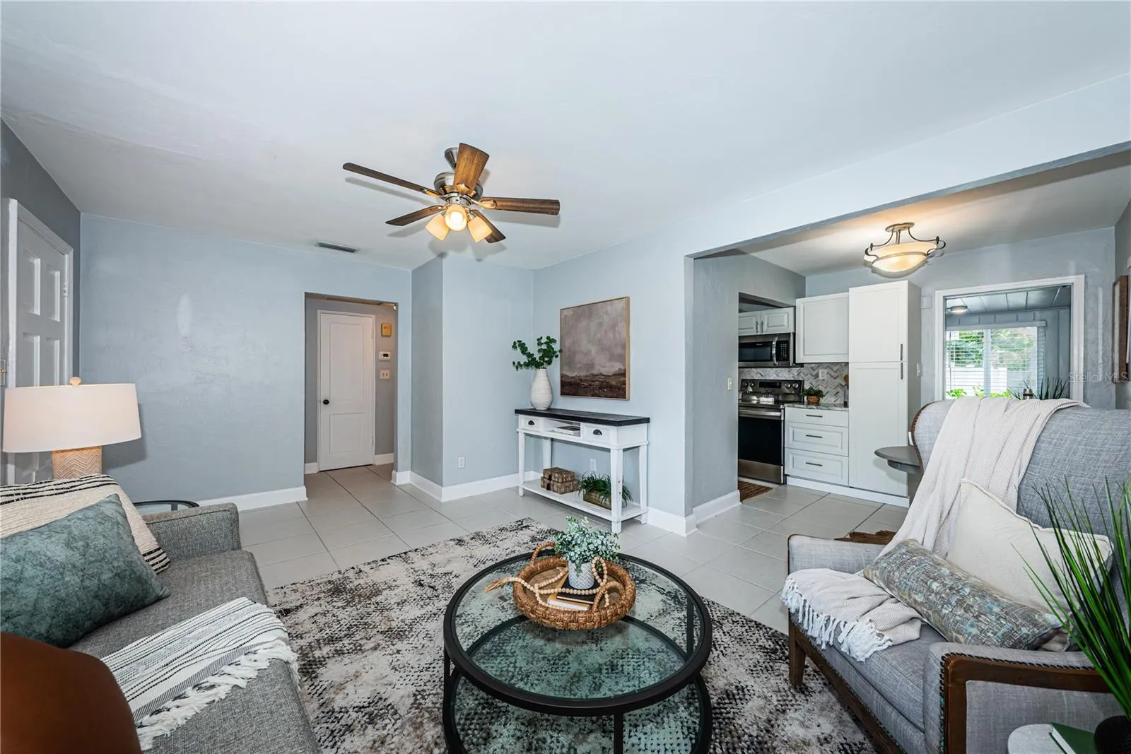 Spacious 17.5’x12.4’ Living Room