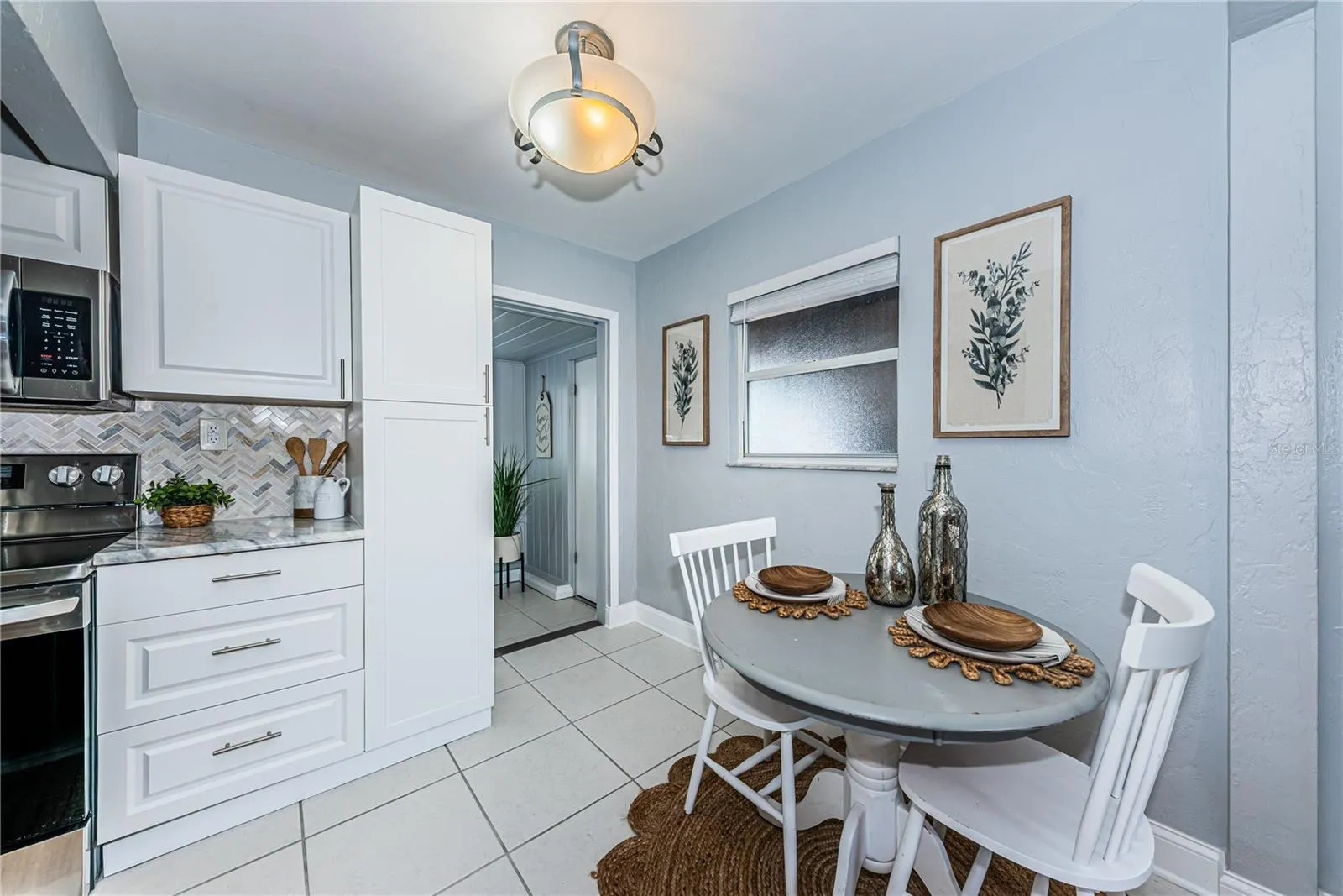 14.6’x7.2’ Kitchen Space for Larger Table