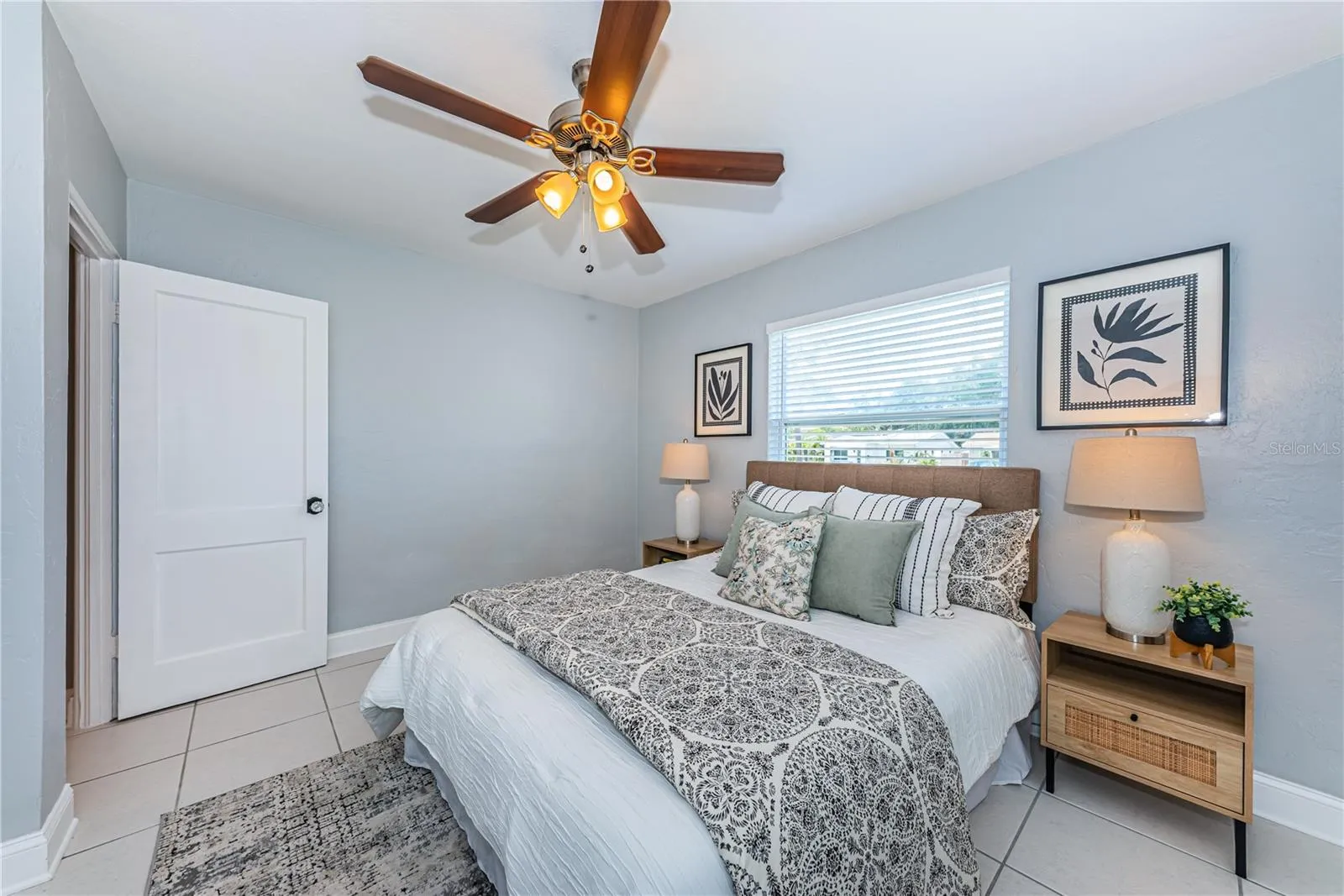 Beautiful Master Bedroom (13.4’x10.3’)