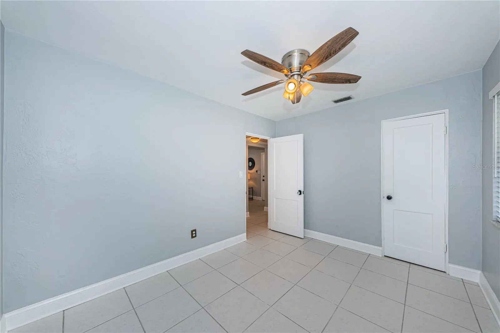 12.8’x9.6’ Second Potential Master Bed