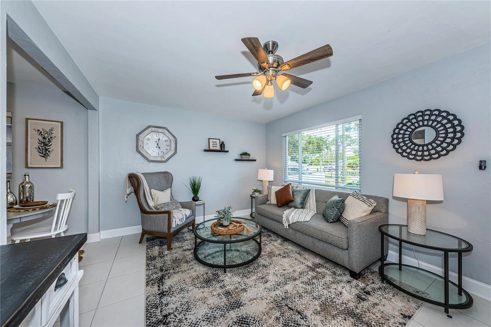 Spacious 17.5’x12.4’ Living Room