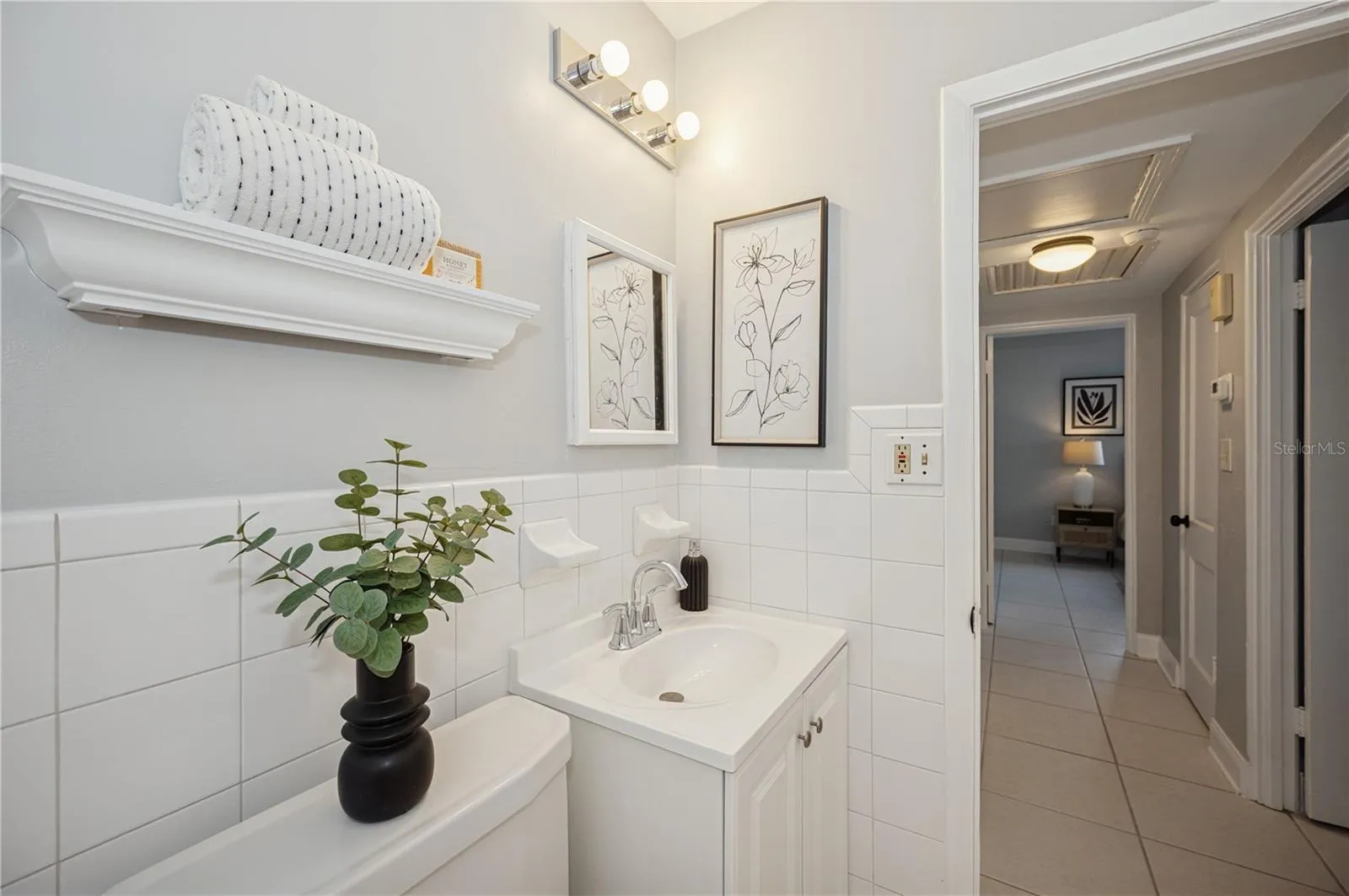 Lovely 7’x5’ Updated Bathroom