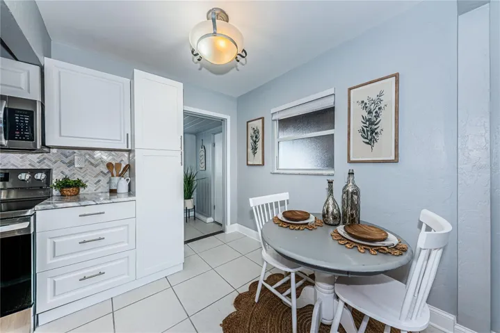 14.6’x7.2’ Kitchen Space for Larger Table