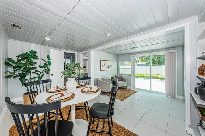 27’x15.5’ Florida Room Can be Banquet Table