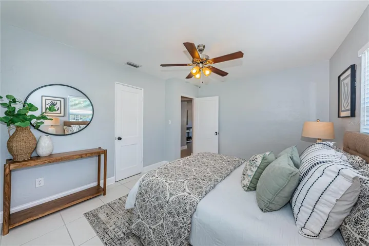 Beautiful Master Bedroom (13.4’x10.3’)
