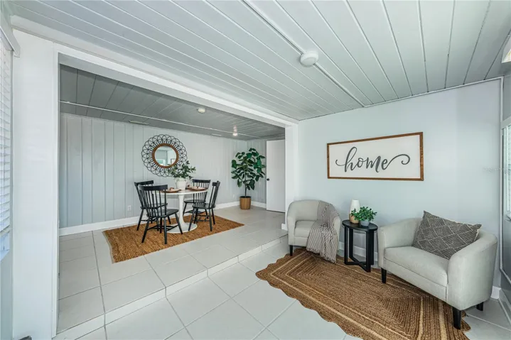 27’x15.5’ Dining Room &amp; Family Room