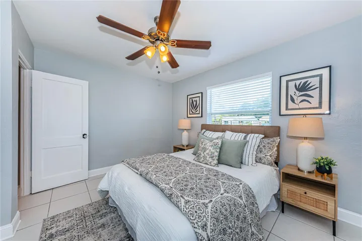 Beautiful Master Bedroom (13.4’x10.3’)