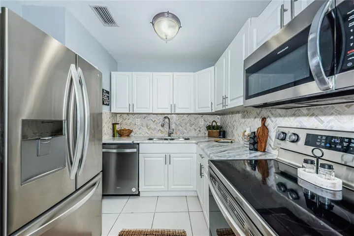 14.6’x7.2’ Stainless, Quartz Lot of Storage