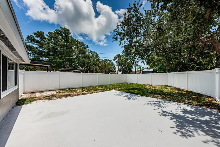 20 ft x 20 ft Patio Outside Family Room