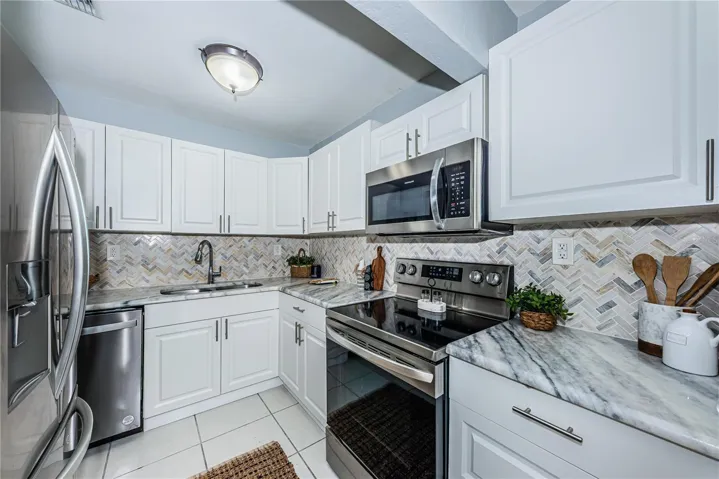14.6’x7.2’ Stainless, Quartz Lot of Storage