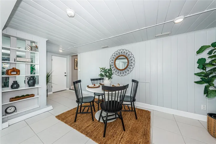 27’x15.5’ Dining and/or Florida Room Combo