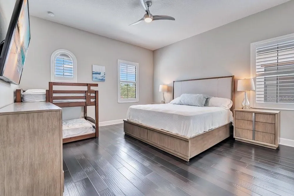 Bedroom suite #2