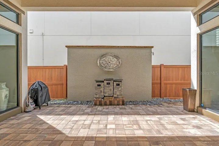 Lanai with feature wall
