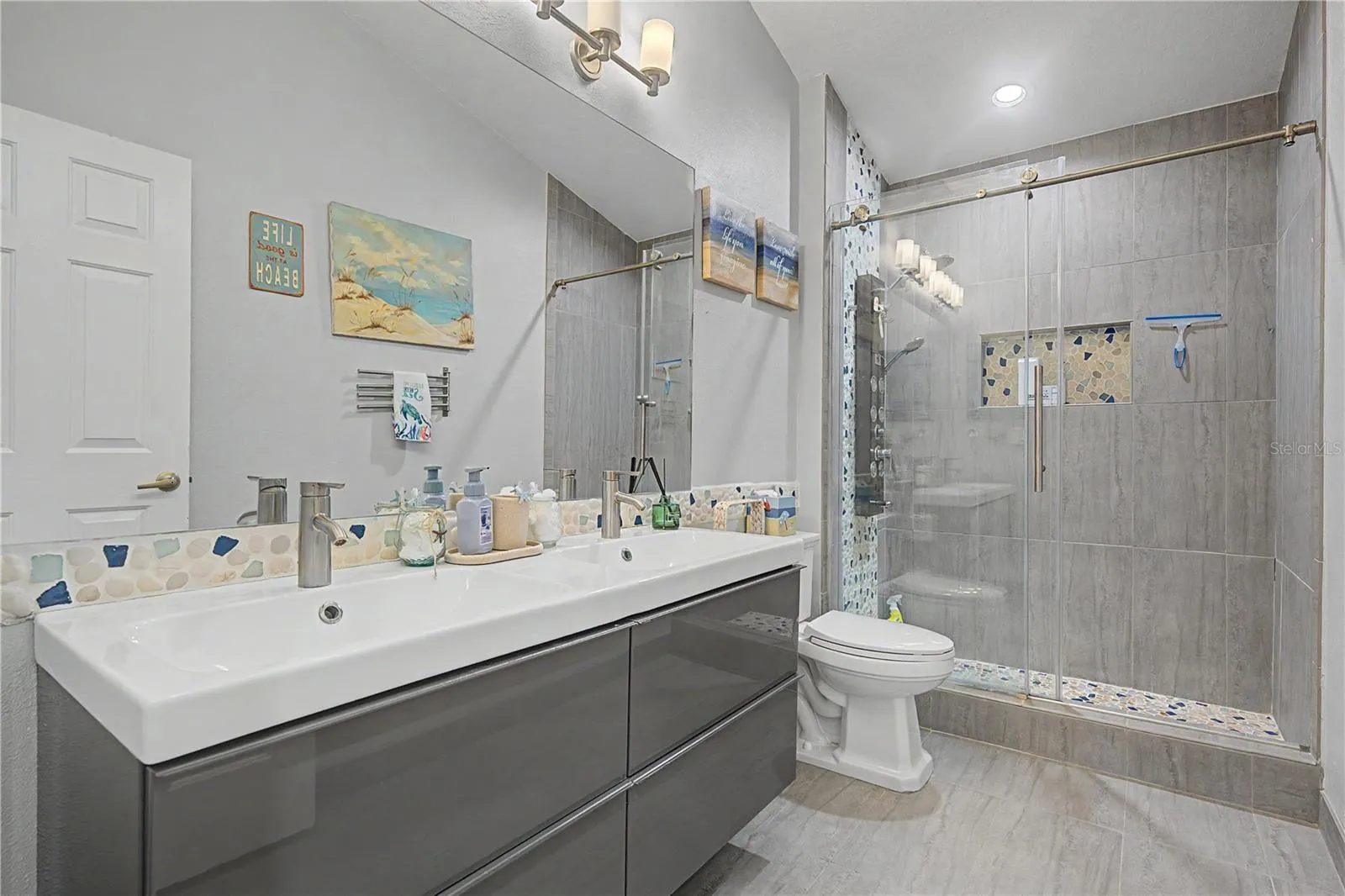 Second Floor Bathroom - 9837 Jasmine Brook Circle