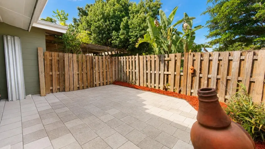 Private courtyard off Primary