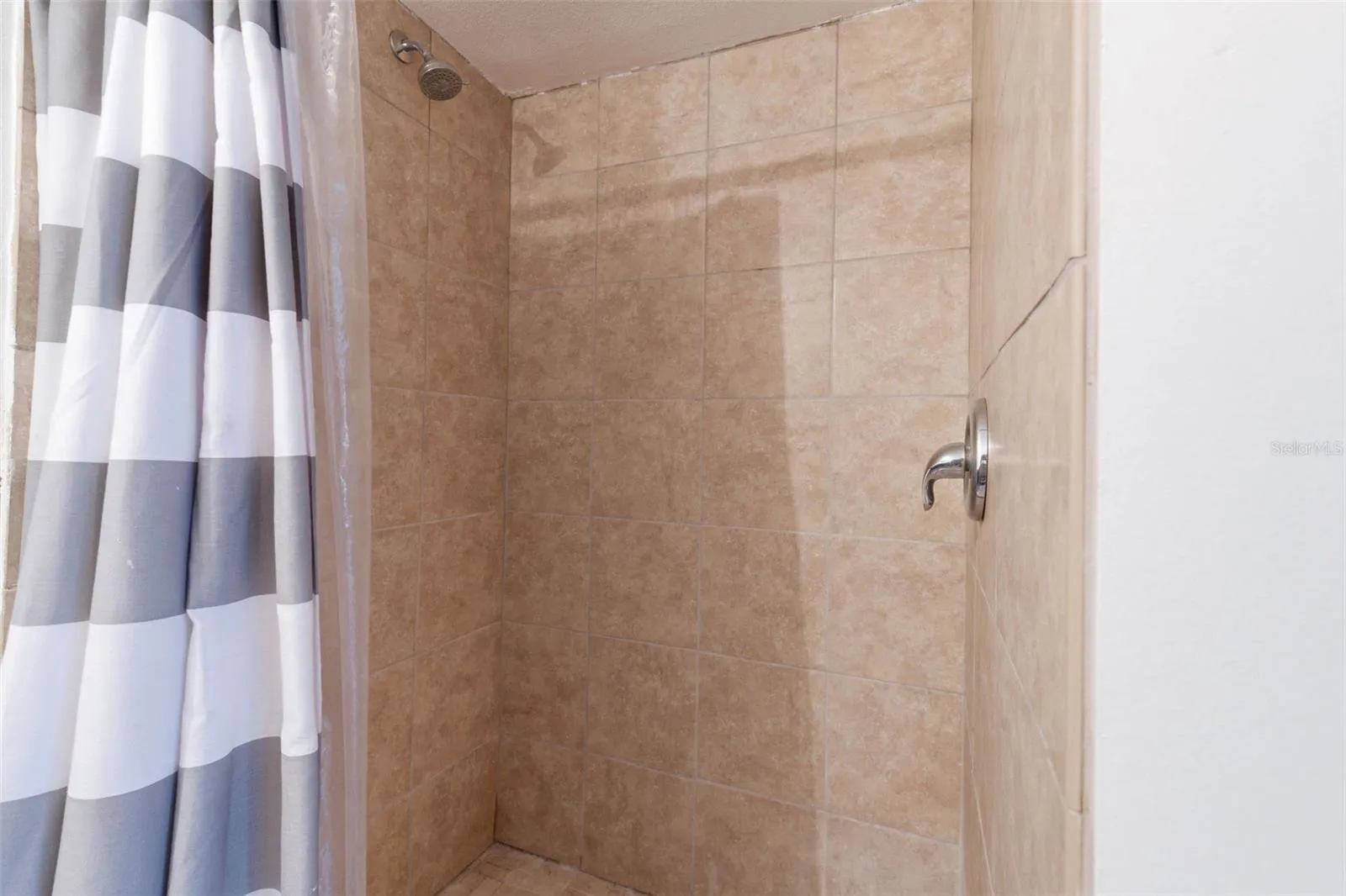 INTERIOR BATH BUILDING 3