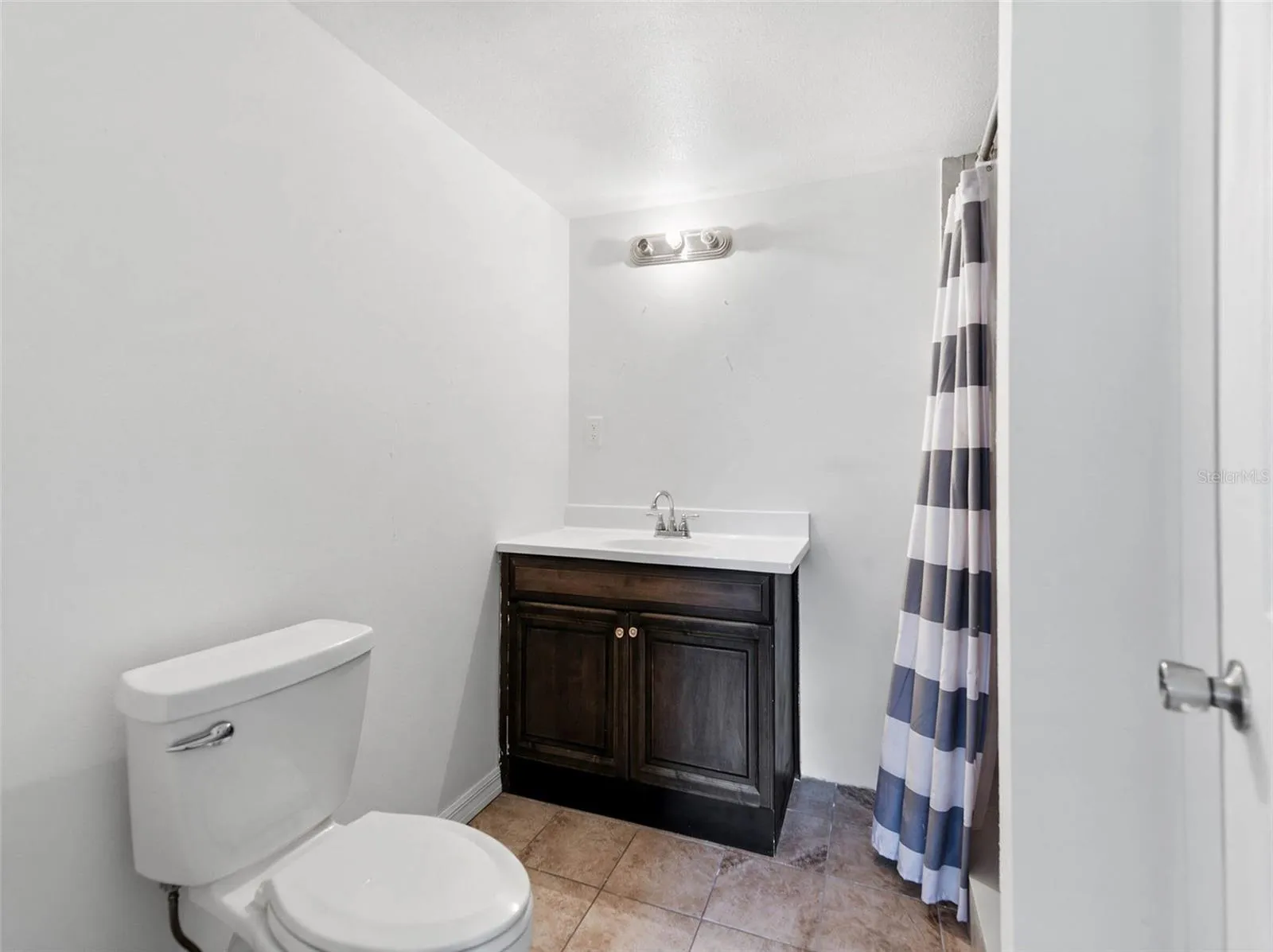 INTERIOR BATH BUILDING 3