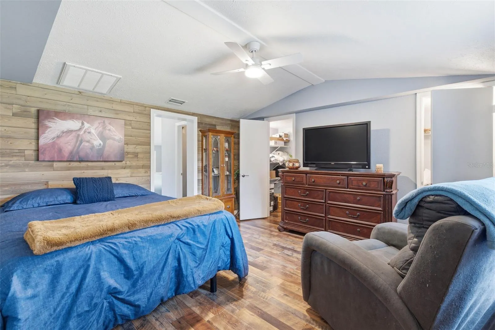 MAIN BEDROOM