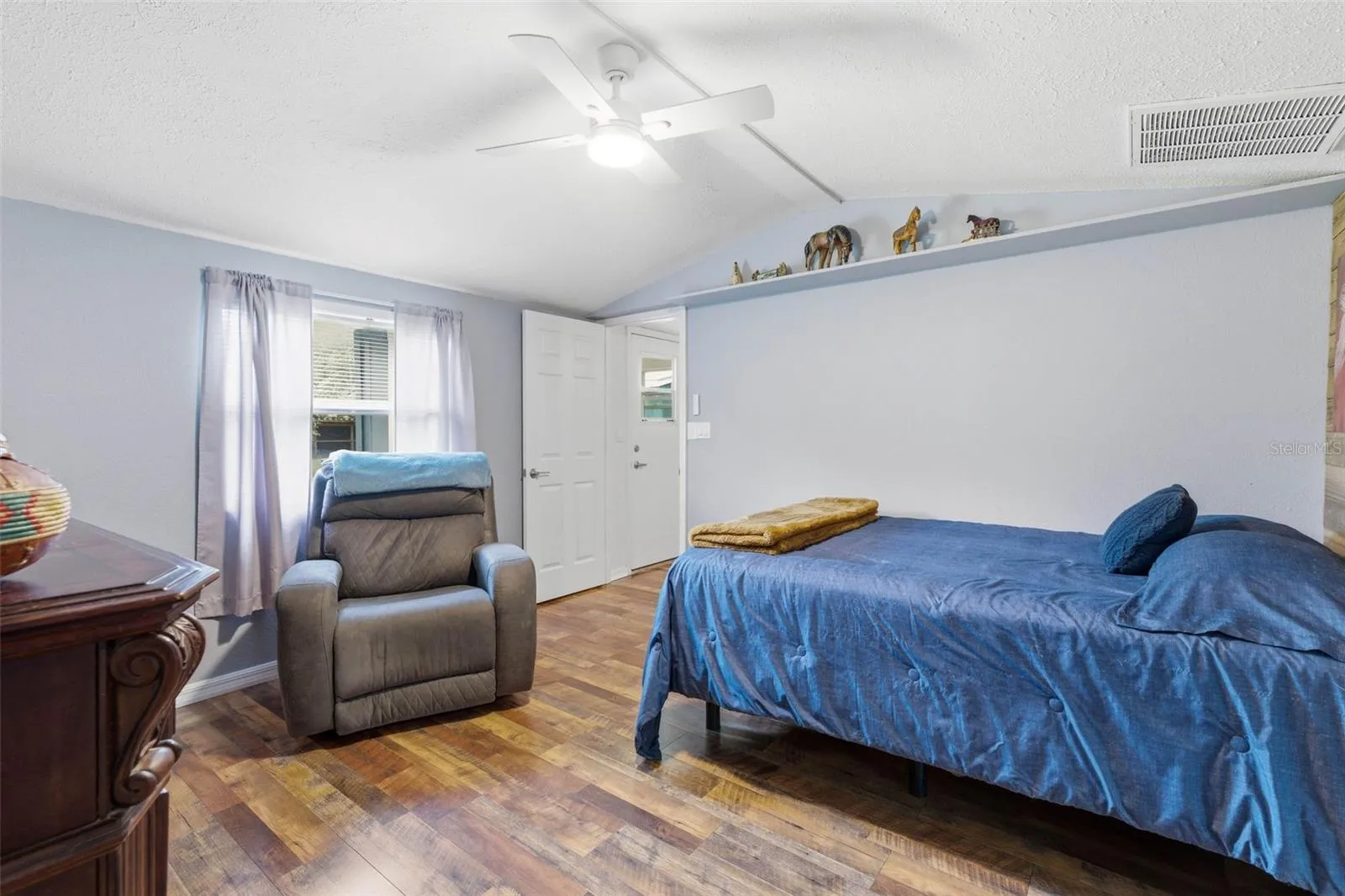 MAIN BEDROOM