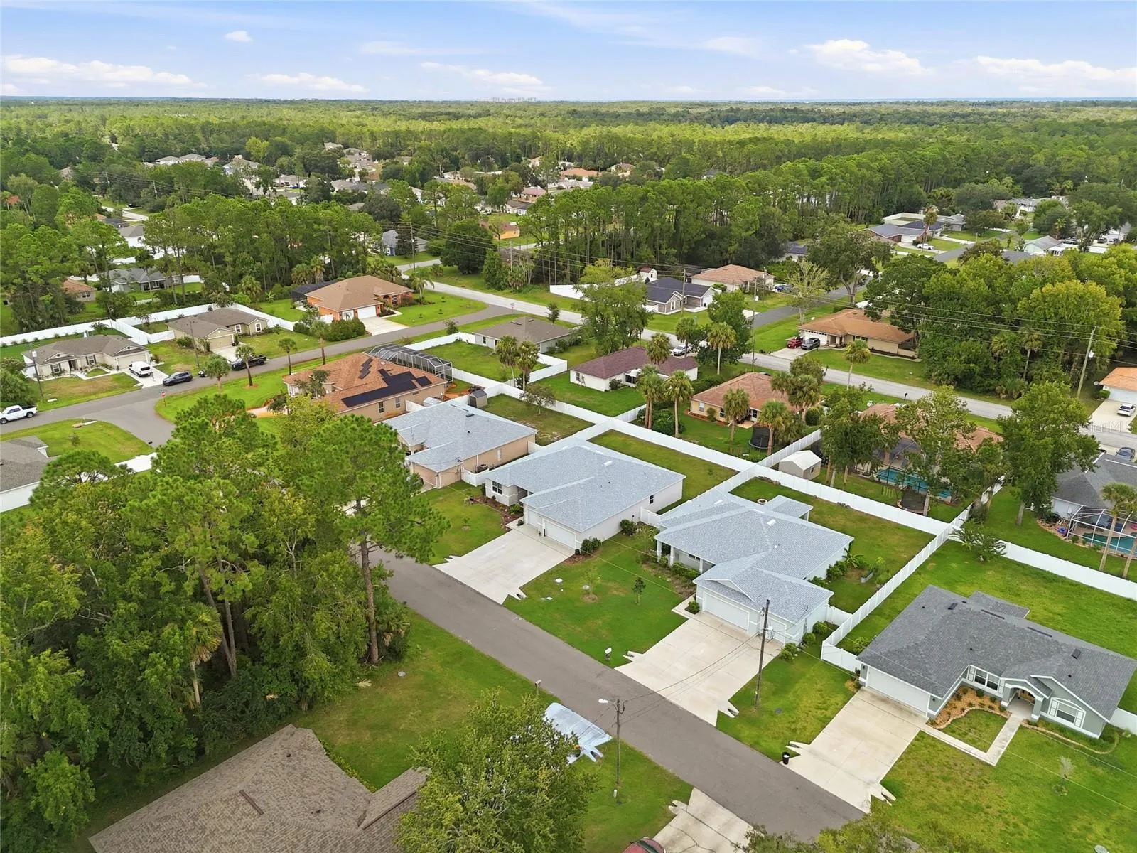 Large lot, privacy fence
