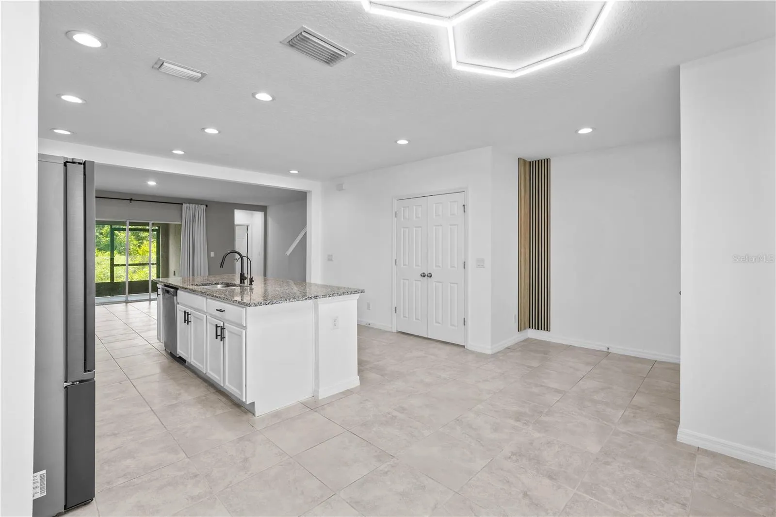 Kitchen / Dinning Area