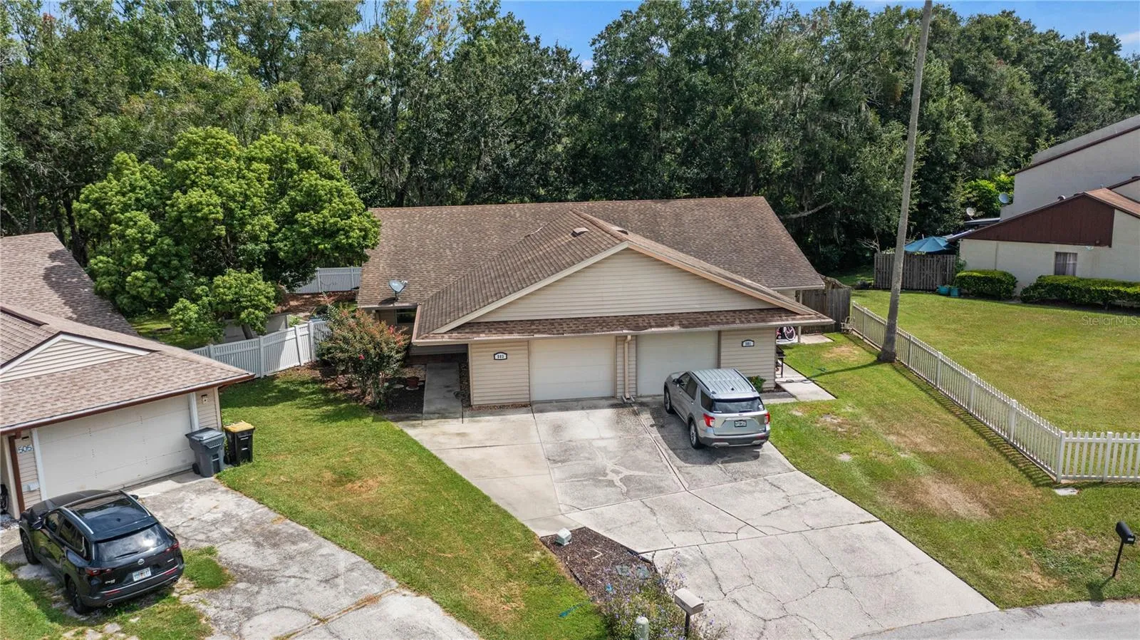 Aerial of duplex-unit for sale is the left side