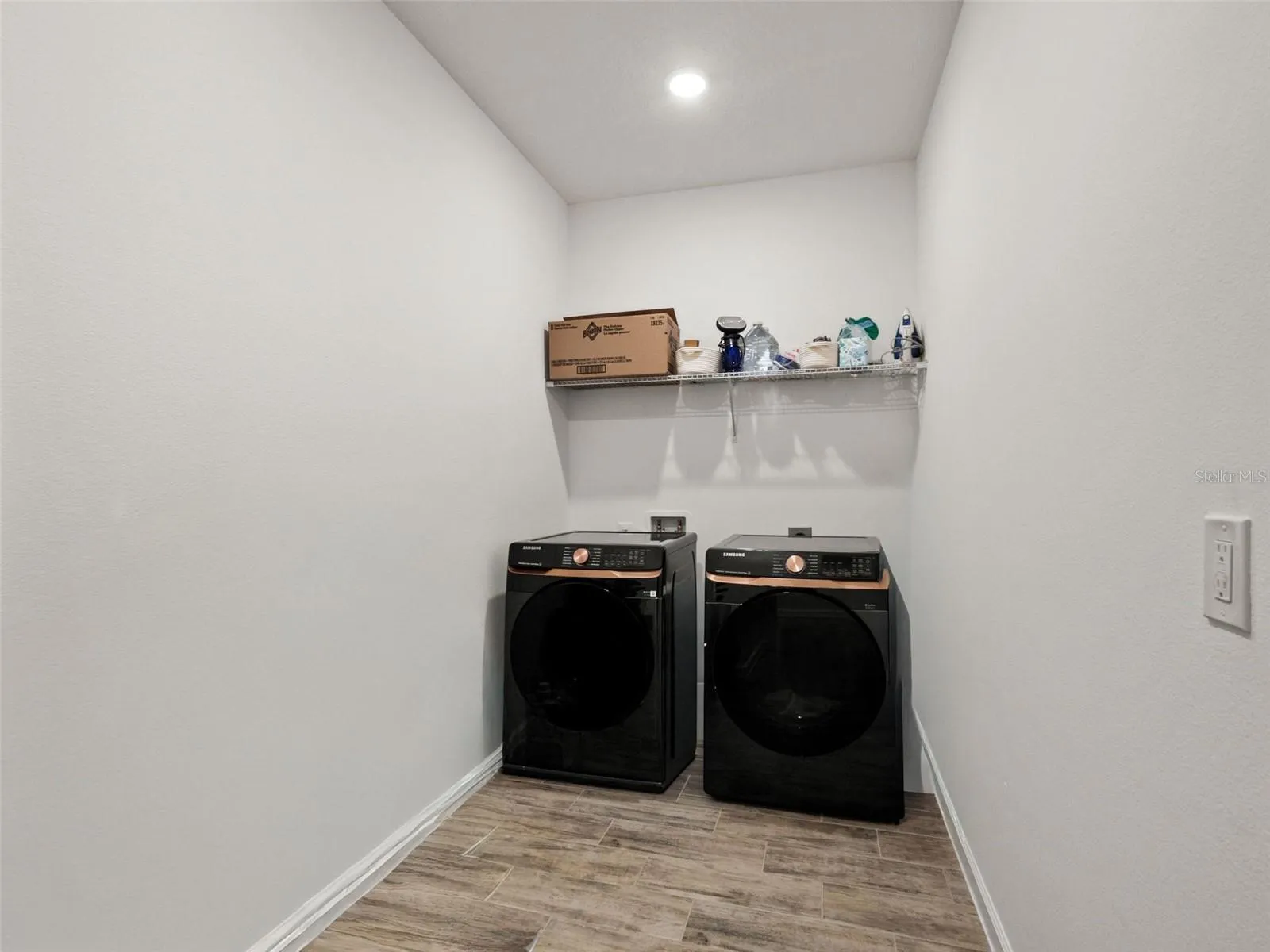 Spacious laundry room.